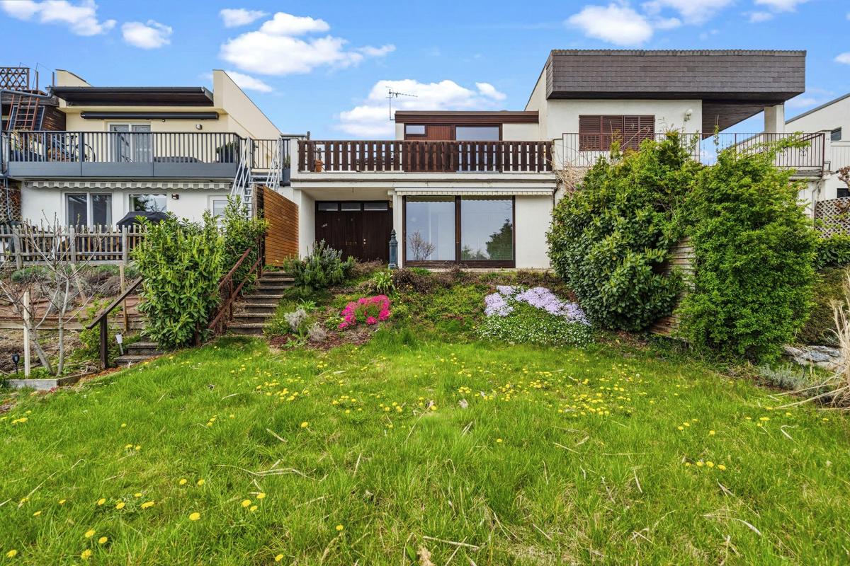 Garten mit Blick zum Haus