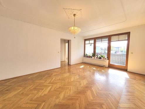 ZENTRAL GELEGENE 3-ZIMMERWOHNUNG MIT LOGGIA UND GARAGENPLATZ