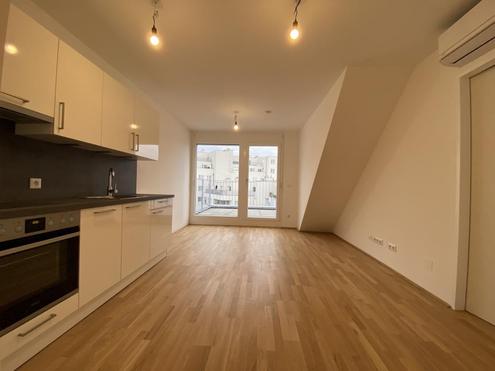 Der perfekte Terrassen-Traum mit Schrankraum und Klimaanlage