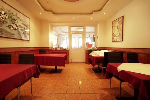 NAHE U1: Gro�es Wohnhaus