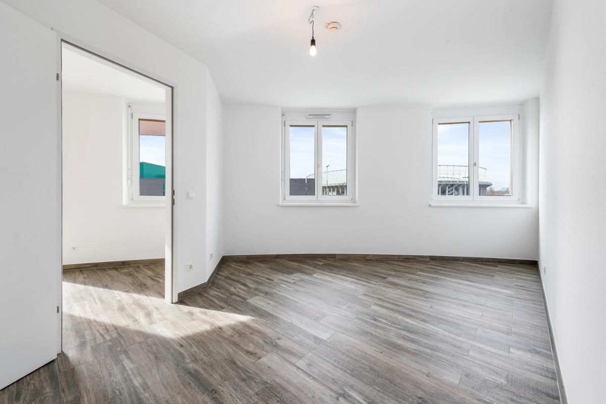 PMP273-AN-24823-JFW324_011