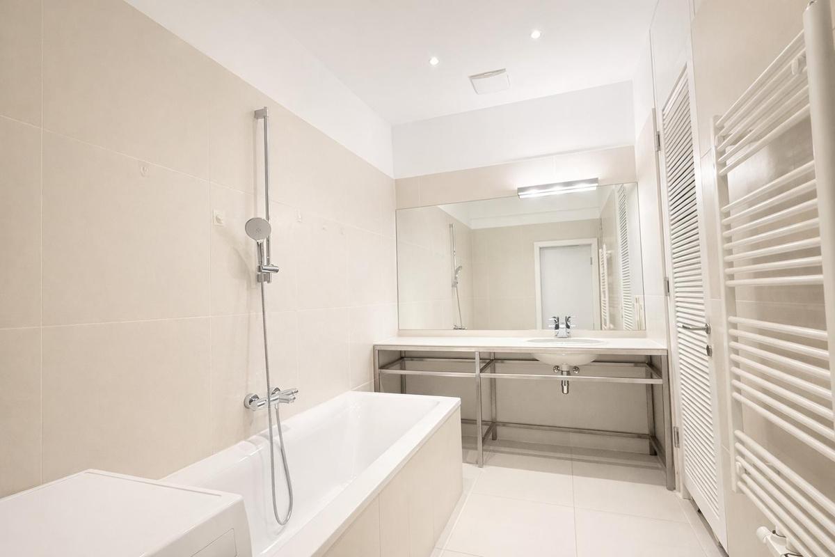 Badezimmer mit Badewanne