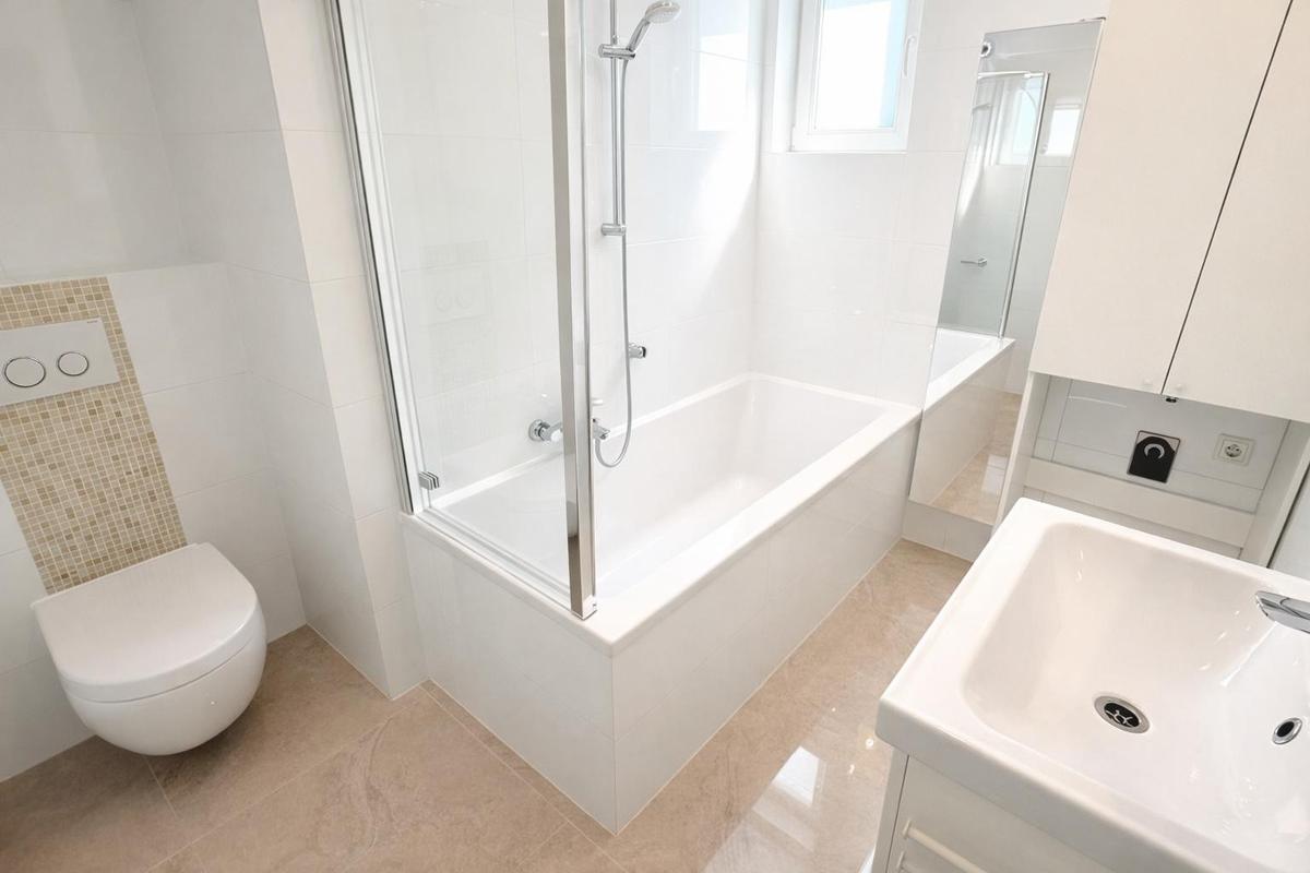 Badezimmer mit Tageslicht