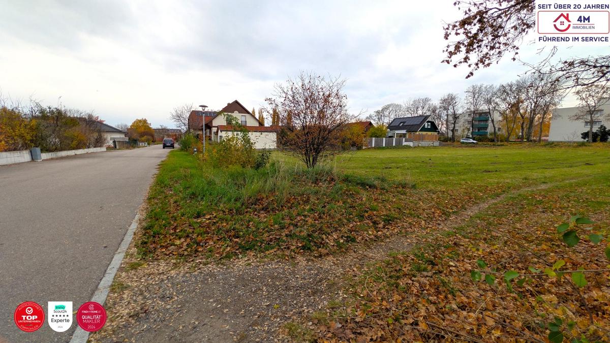 Grundst�ck vorne rechts