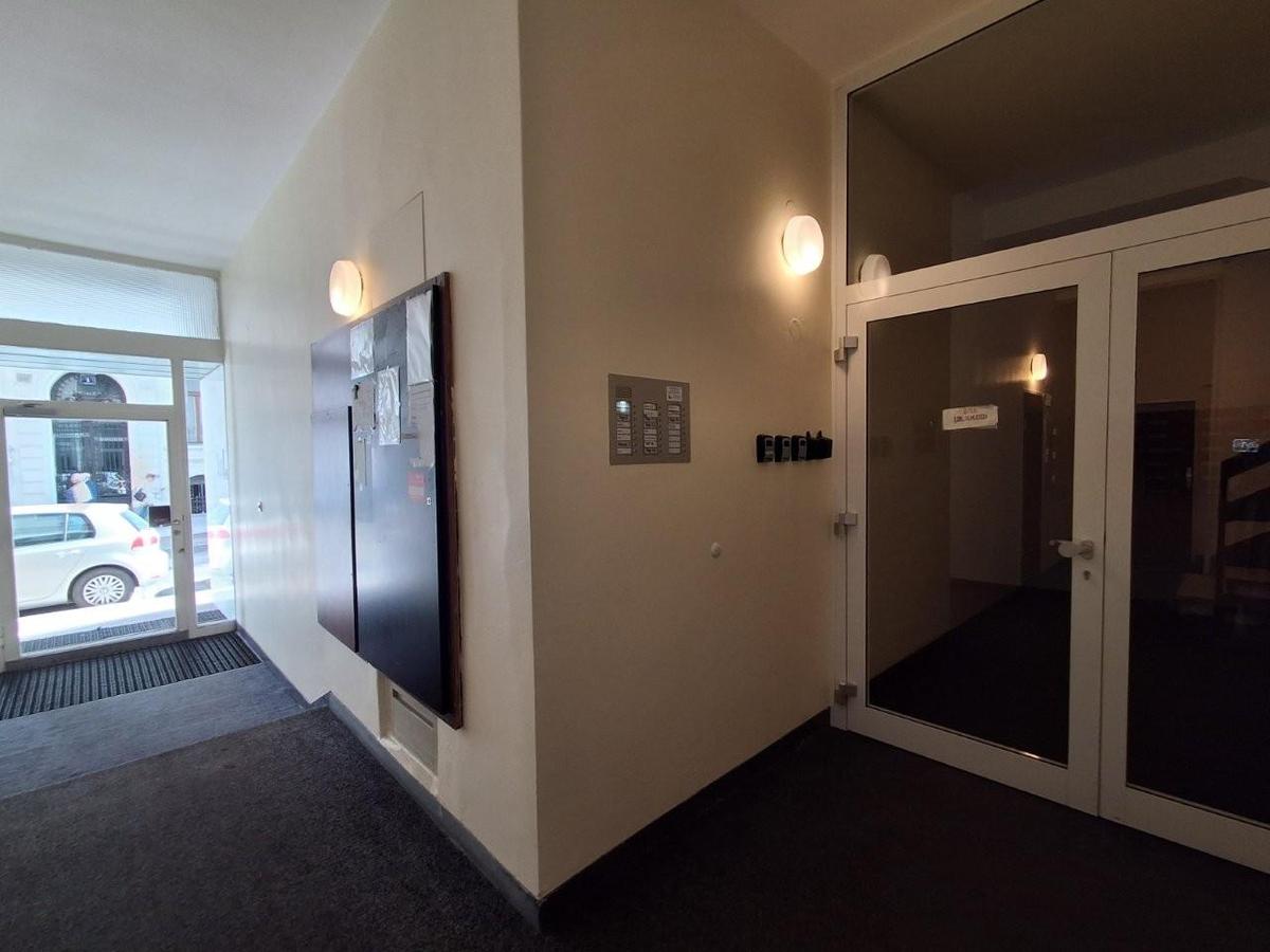 17 Hauseingangsbereich 1080