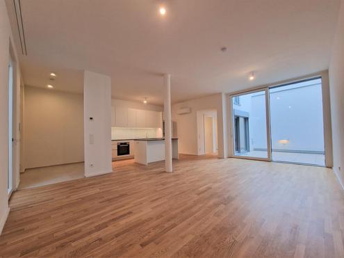 "Reihenhaus" - Wohnung mit kl. Garten und Terrasse - n�he Bahnhof Meidling - AB SEPTEMBER