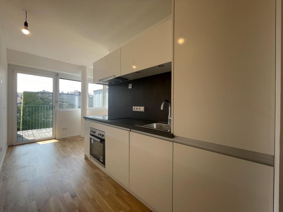 K�che - Blick zum Balkon