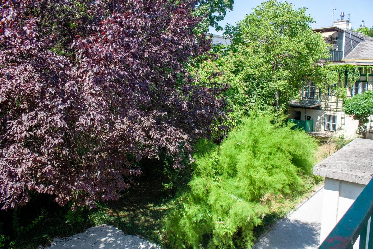 OG Blick von der Terrasse in den Garten
