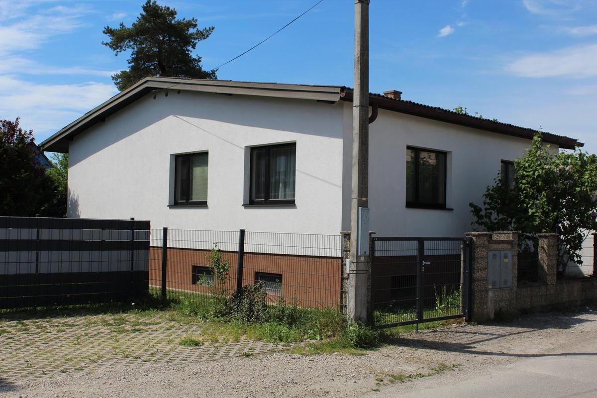 03-EFH 2231 Strasshof, Strasserfeld, Stra�enansich