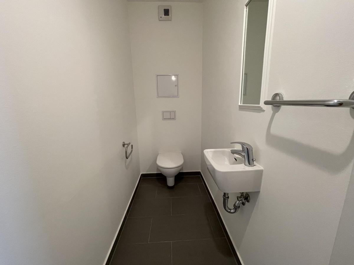 WC mit Waschbecken