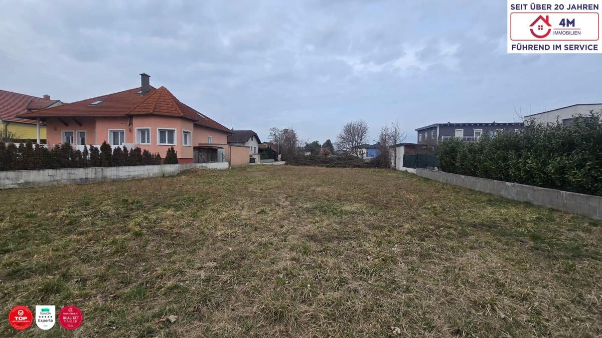 Grundst�ck Ansicht von der Stra�e
