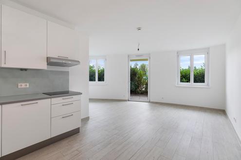 2-Zimmer-Wohnung mit kleinem Garten und Outdoor-Pool