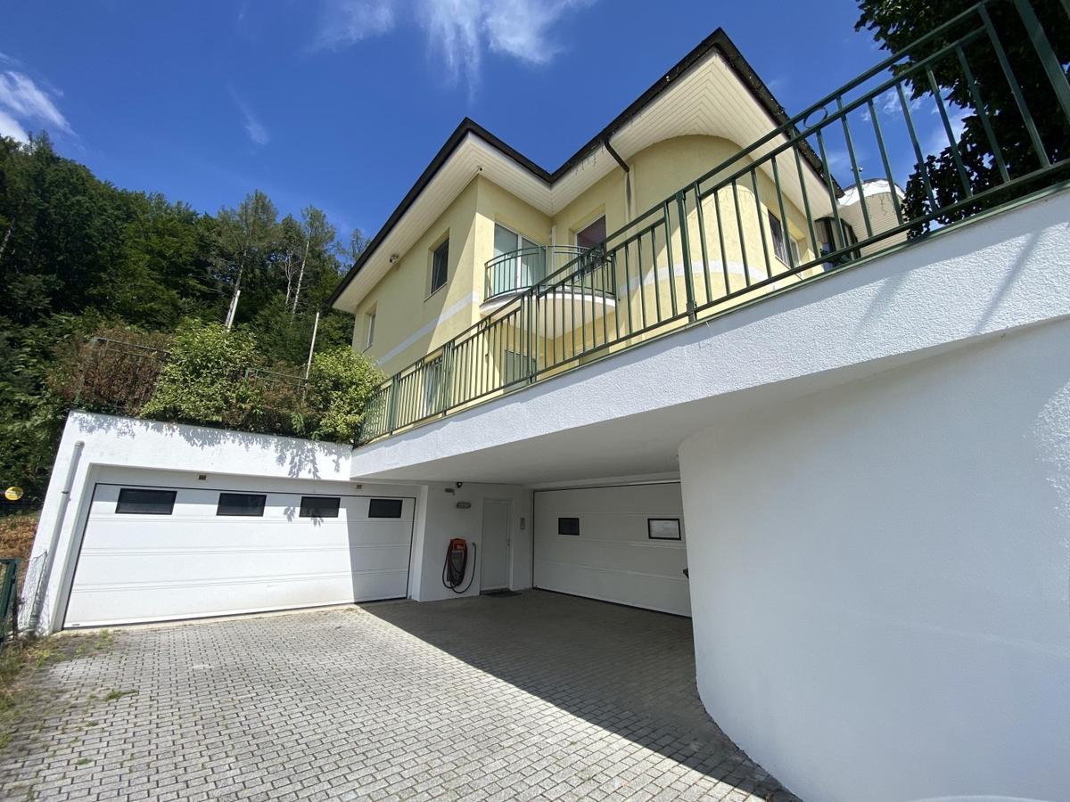 01 Villa mit Garagen 1 und 2 UG