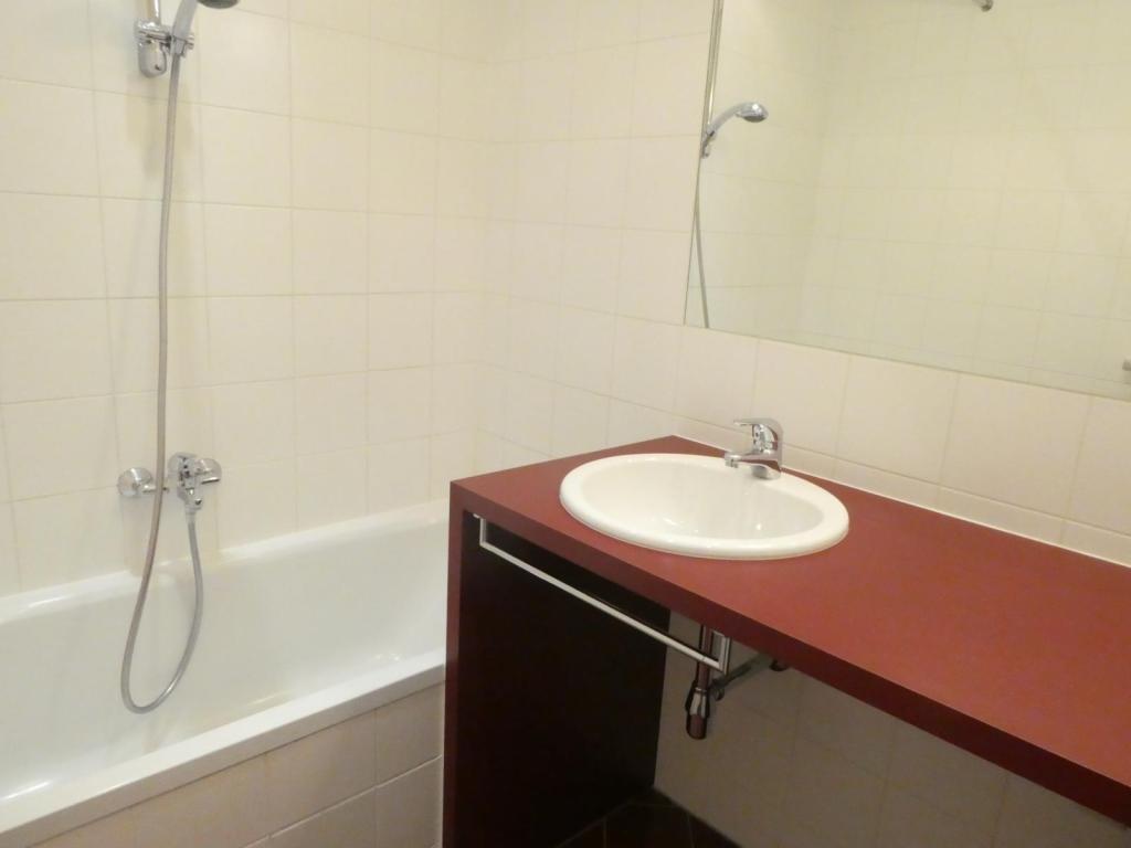 modernes Badezimmer