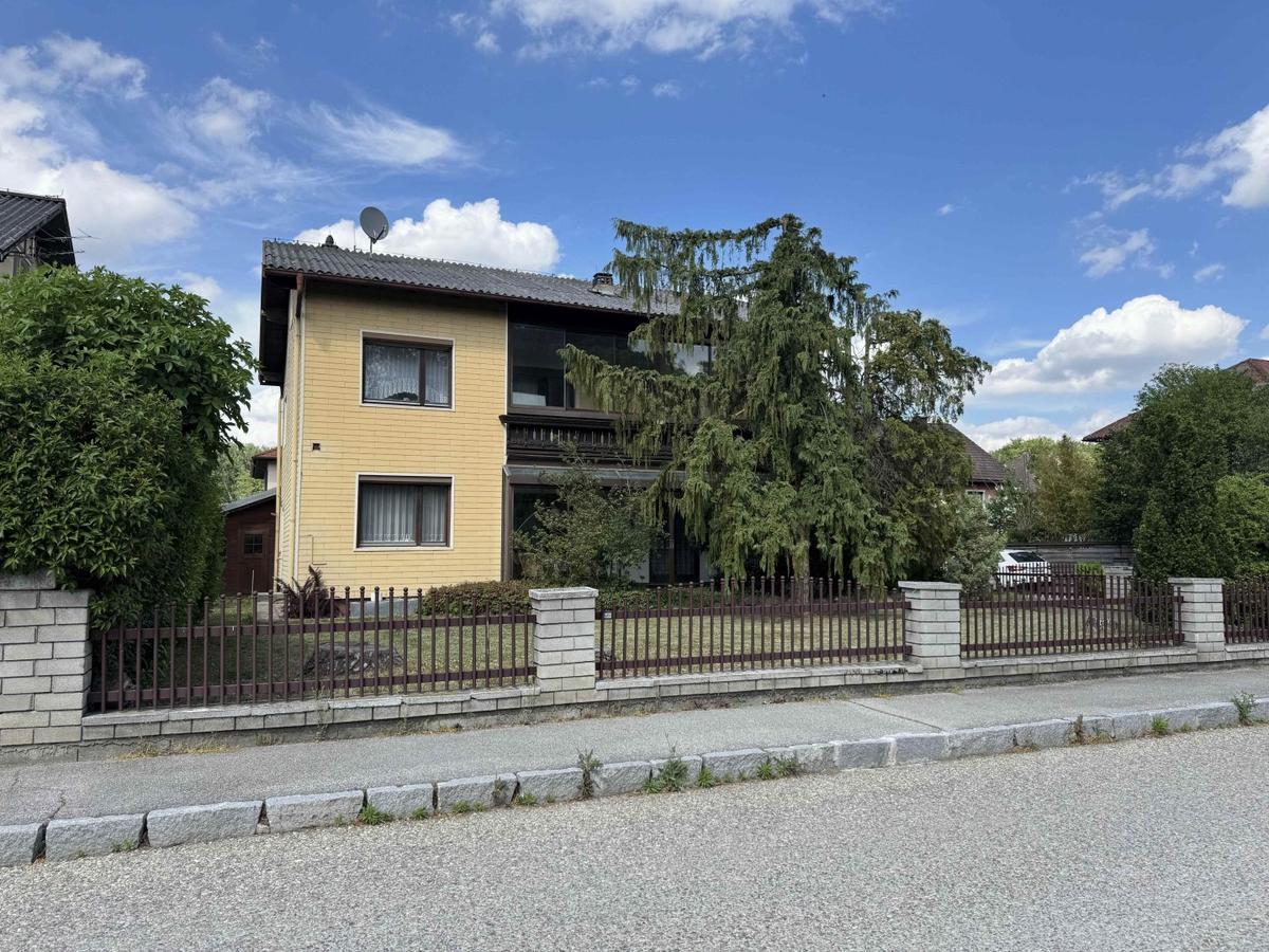 EFH 2000 Stockerau - Strassenansicht