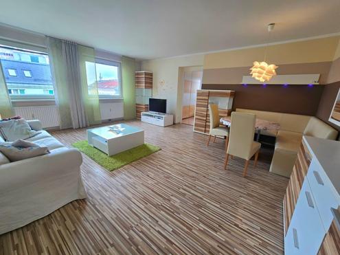 Sofort einziehen &amp; wohlf�hlen ? vollm�blierte 3-Zimmer-Wohnung mit Lift!