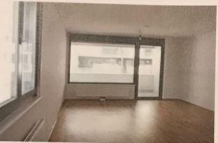 Wohnzimmer, Blick zur Loggia