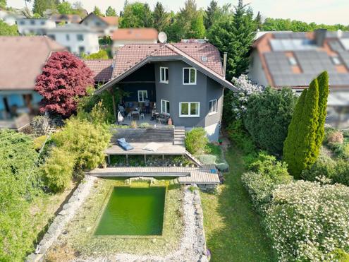 GROSSZ�GIGES EINFAMILIENHAUS MIT SCHWIMMTEICH DIREKT AN DER GR�NLANDGRENZE