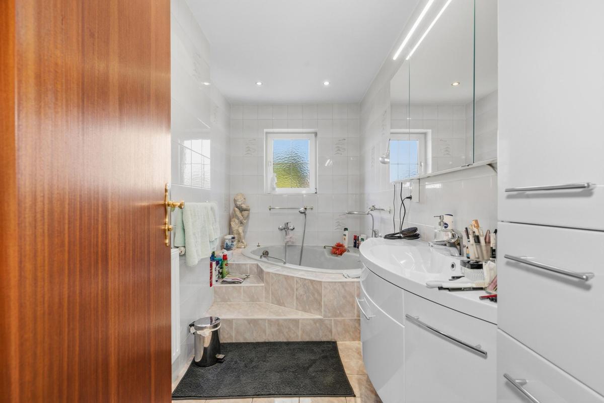 12 Badezimmer EG