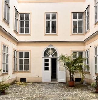 "Altbaujuwel in Bestlage der Josefstadt 2 Zimmer &amp; hohe Decken"