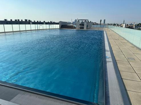 "Exklusive Wohnung mit 40 m� Terrasse, Pool, Sauna!"