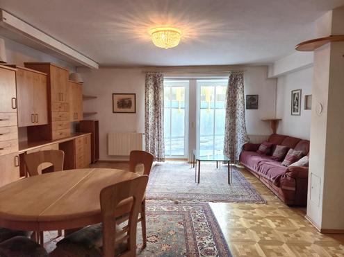 SCH�NE, GUT AUFGETEILTE WOHNUNG MIT TERRASSE IM ZENTRUM VON NEULENGBACH