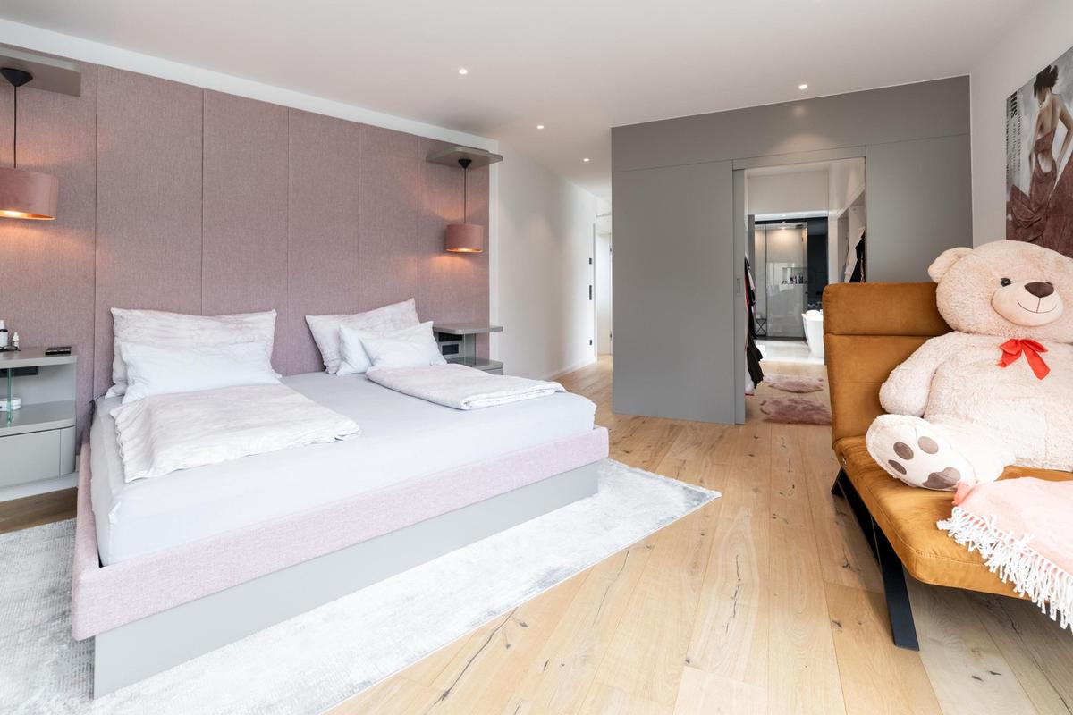 17 Master Bedroom