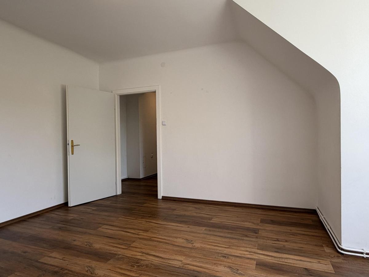 6 WOHNZIMMER