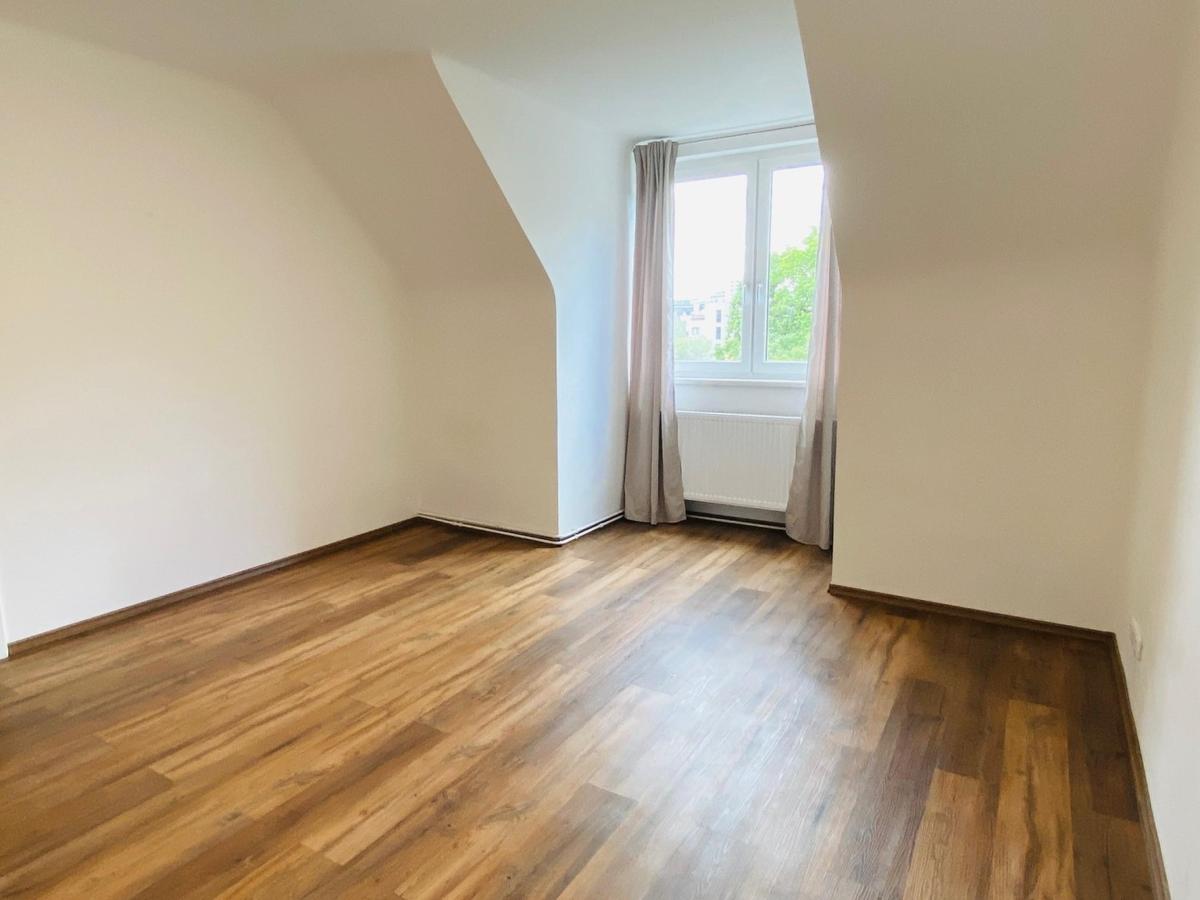 5 WOHNZIMMER