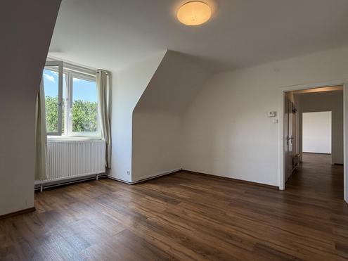 "2-Zimmer Dachgeschosswohnung in ruhiger Lage"