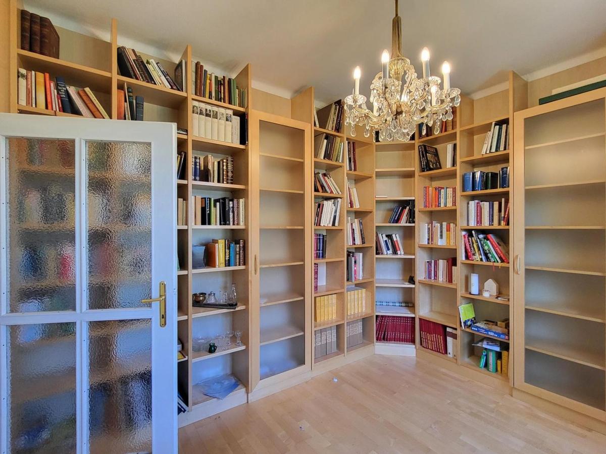 06 Bibliothek