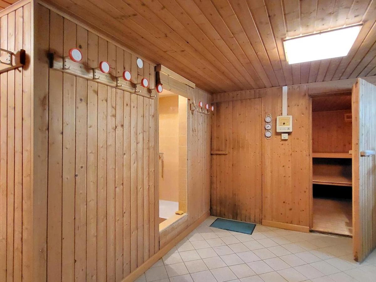 10 Sauna