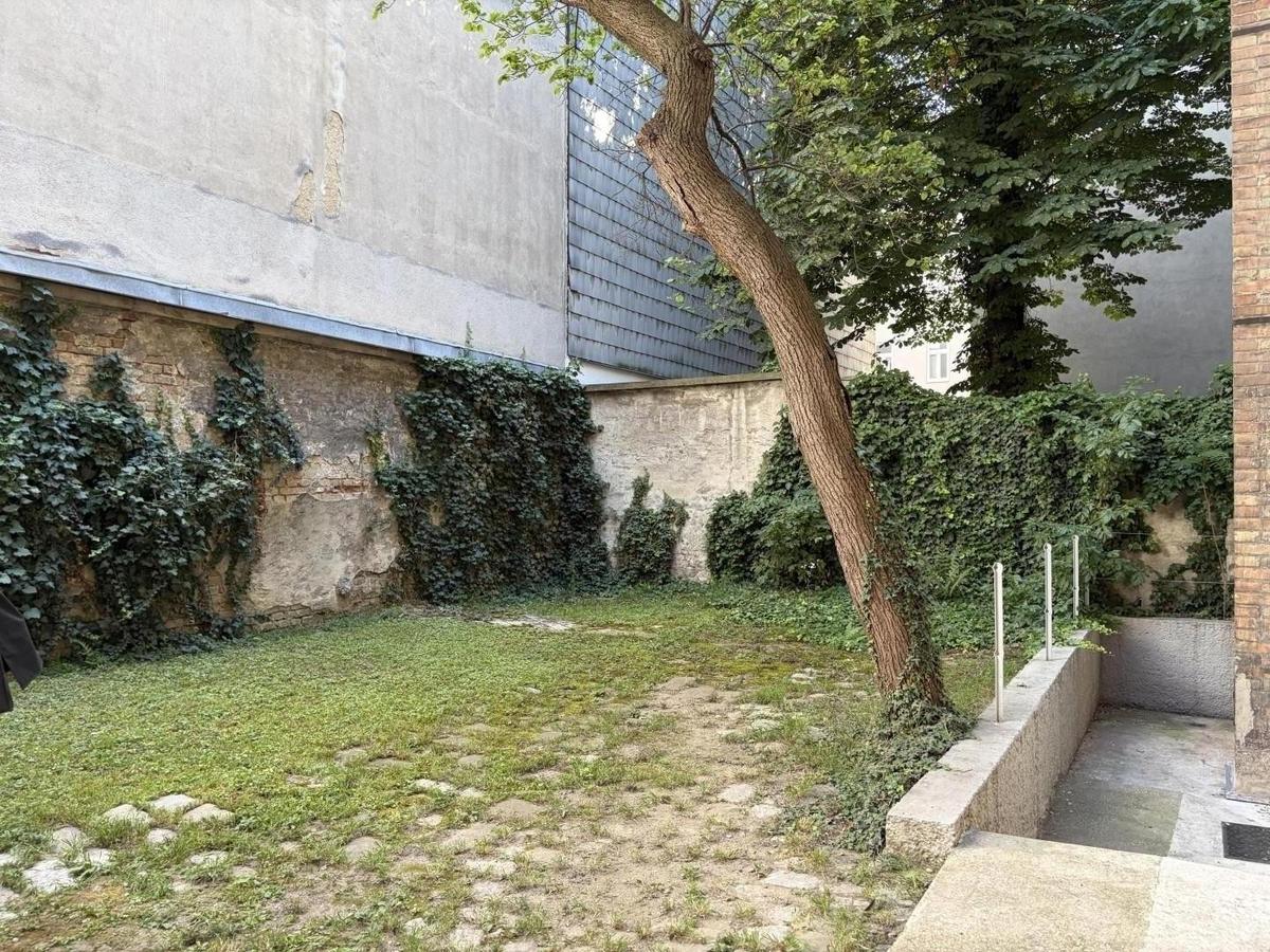 8 INNENHOF