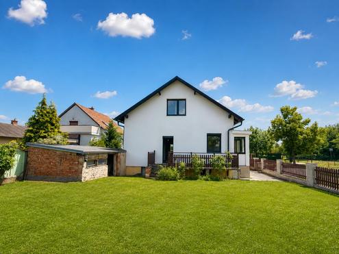 "StoP: FriscH SanierteS ZuhausE &amp; SonnigeM GarteN in WEIGELSDORF!"