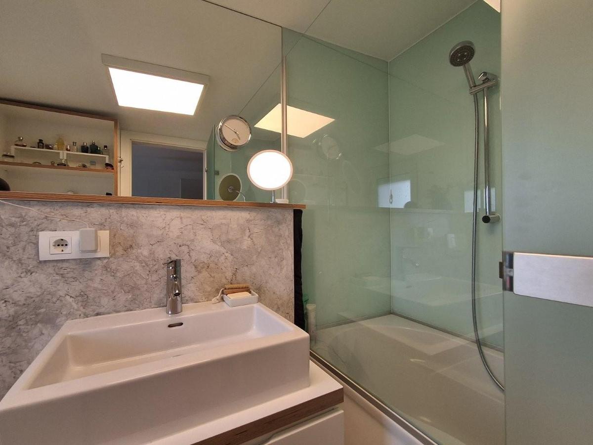 15 Badezimmer mit Wanne 1. OG 1220