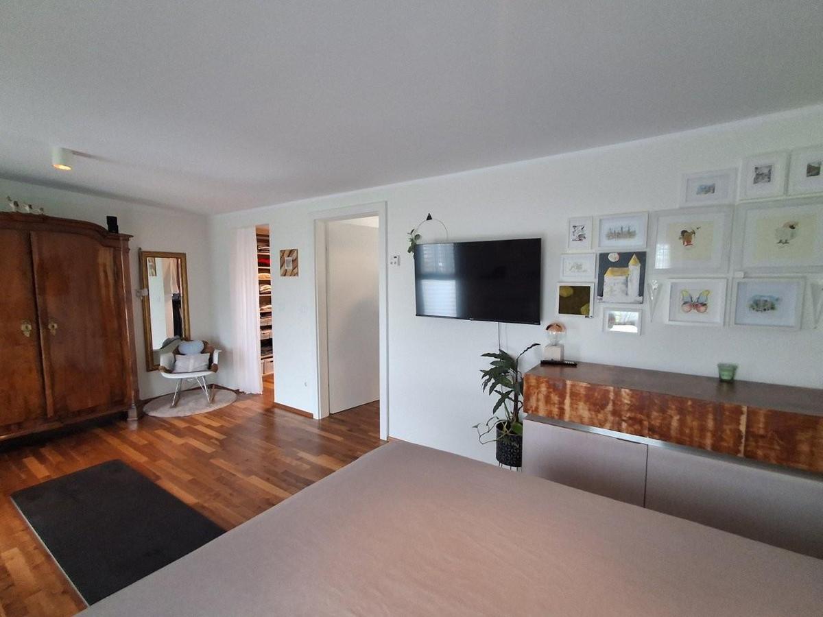 16 Schlafzimmer mit Schrankraum 1220
