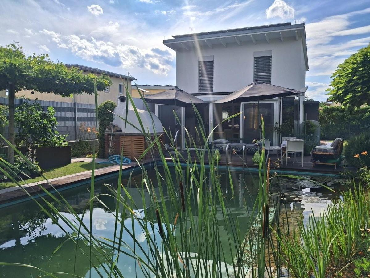 30 Haus mit Pool 1220
