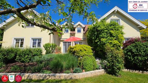 Stilvolles Familienhaus mit 8 Zimmer, Kamin, Weinkeller &amp; Gartenidylle mit 3 Terrassen und beeindruckendem Designergarten ??