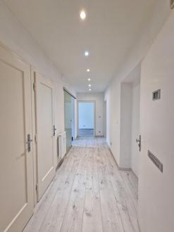 "Sonnige Balkonwohnung mit vollausgestatteter K�che und Essplatz"