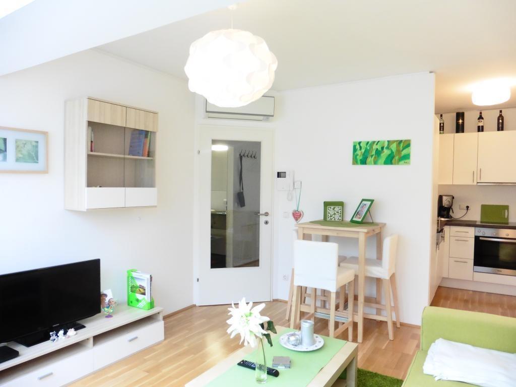 Wohnzimmer, Blick zum Vorraum