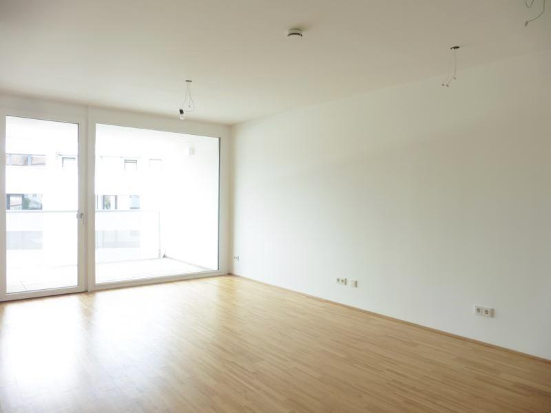 gro�er, heller Wohnraum