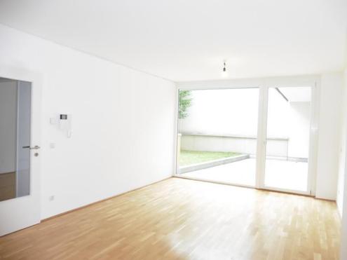 Schicke Erdgescho�-Terrassenwohnung in super Lage - AB SEPTEMBER!