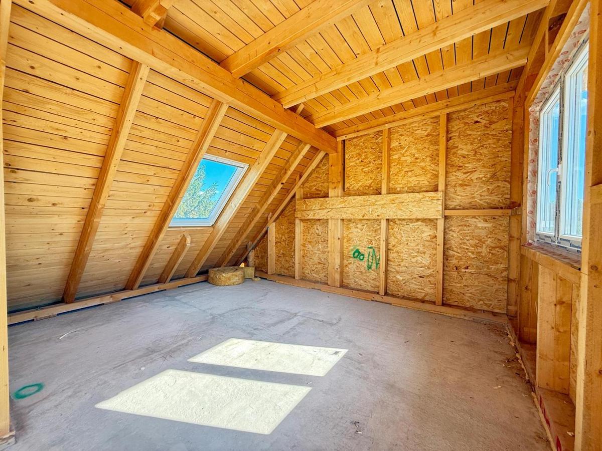 3. Stock Master Bedroom mit eigenem Bad & Terrasse
