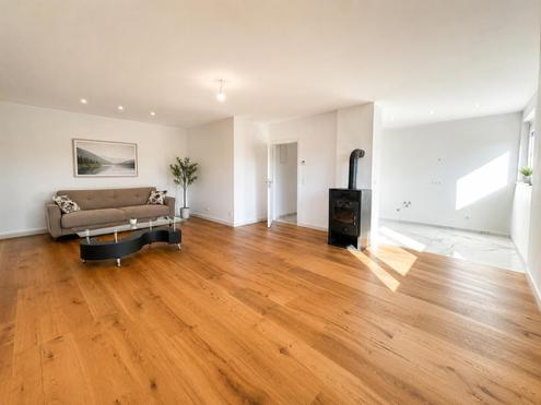 Exklusive 3-Zimmer-Wohnung mit 103 m� WNFL | frisch saniert | Kamin | Stellplatz | nahe Wien
