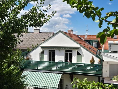 DACHGESCHOSSWOHNUNG DIREKT AM BURGBERG