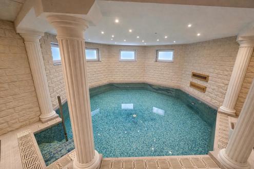 "Villa mit Indoorpool, Weideland und Naturteich!"
