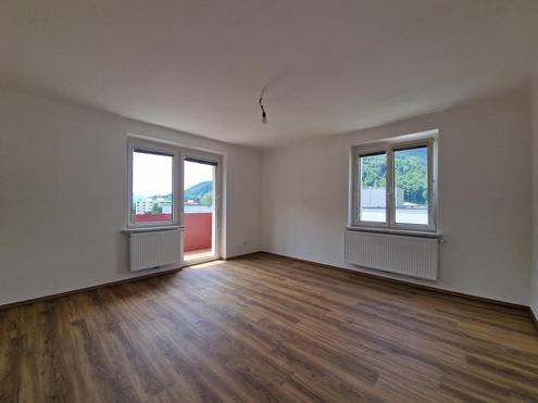 "Erstbezug - Neu sanierte Wohnung - neue K�che (vollausgestattet) mit Essplatz und gro�em Balkon"