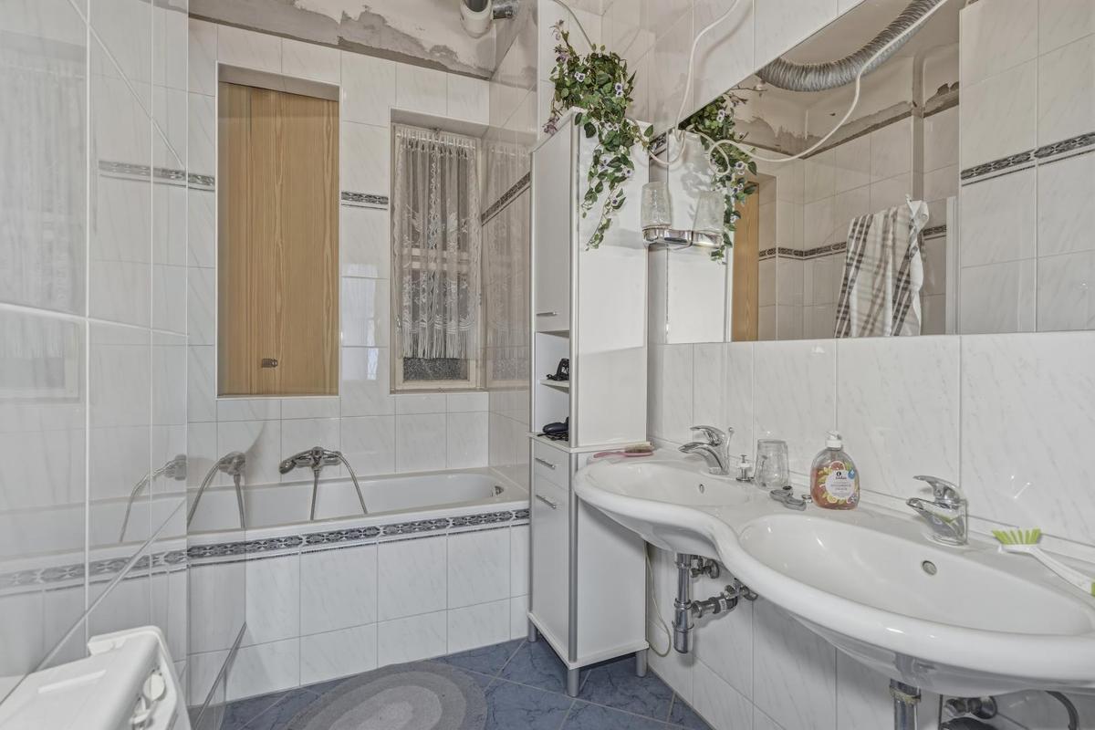 Wohnung 2, Badezimmer