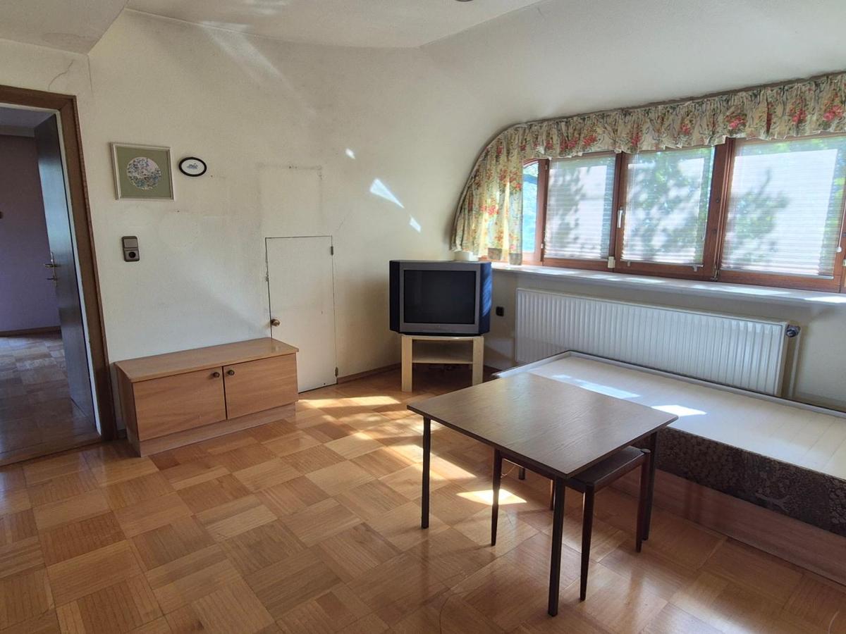 Gro�es Zimmer DG