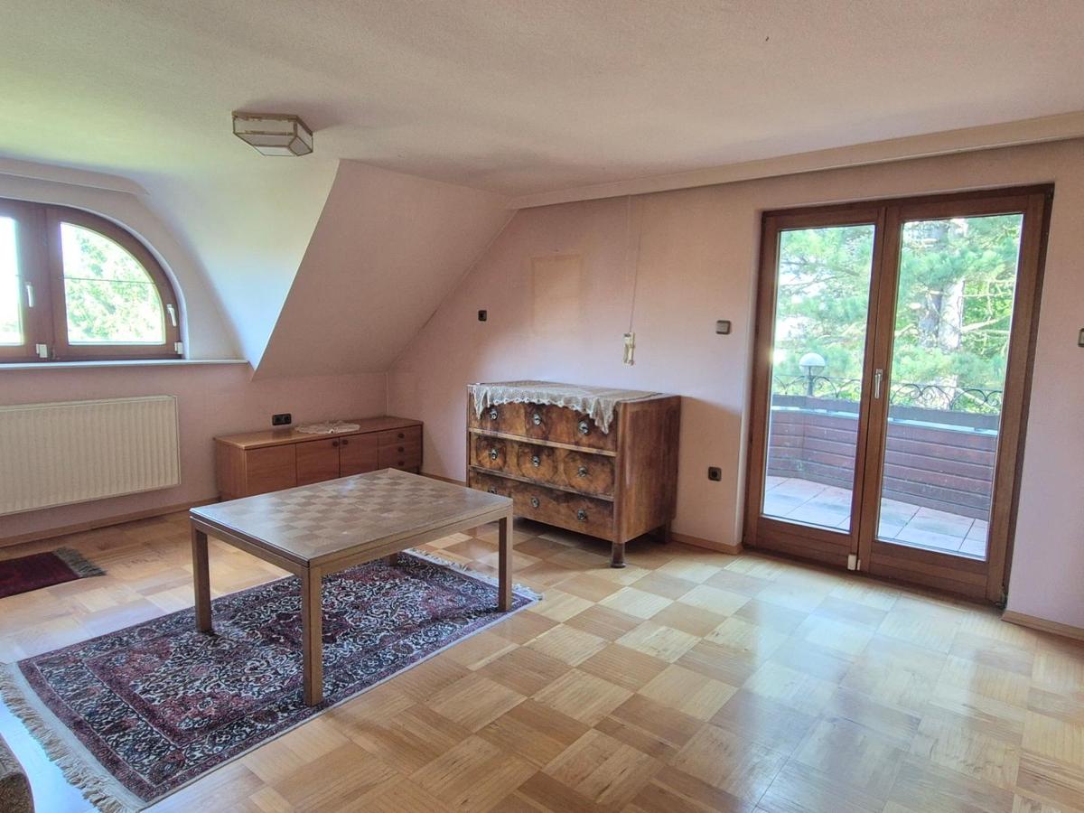 Gro�es Zimmer DG